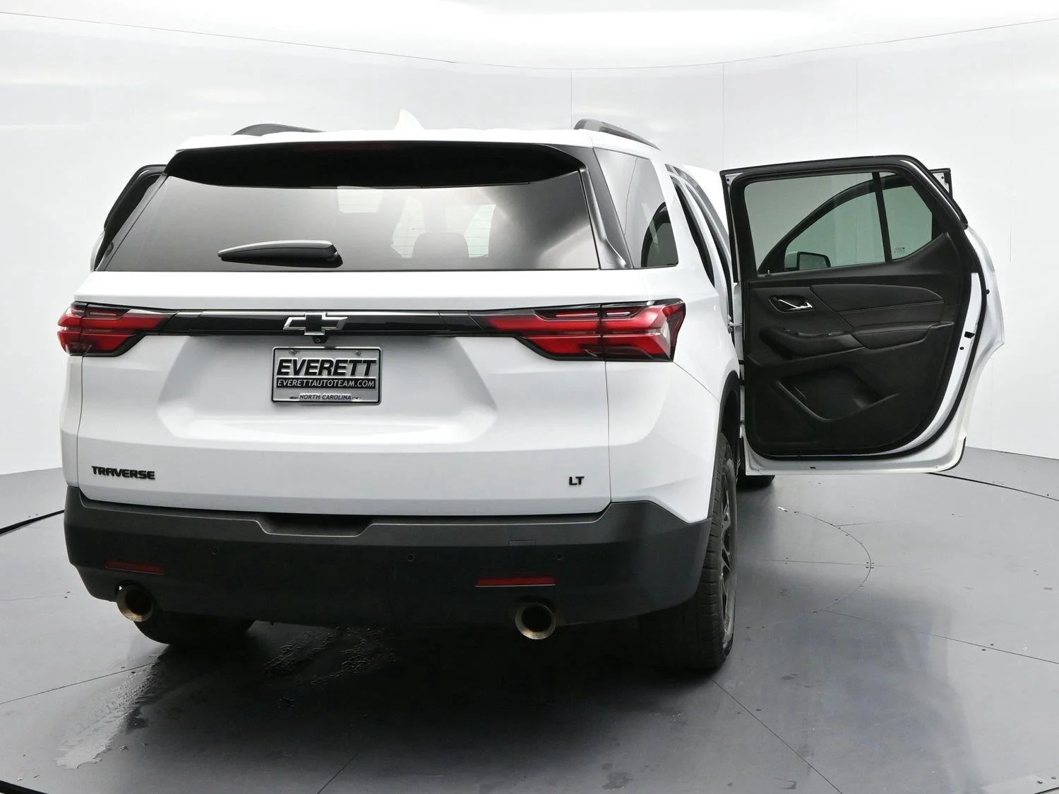 Used 2022 Summit White Chevrolet LT Cloth image 41