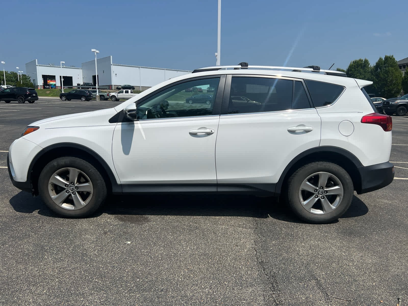 Used 2015 Super White Toyota XLE image 6