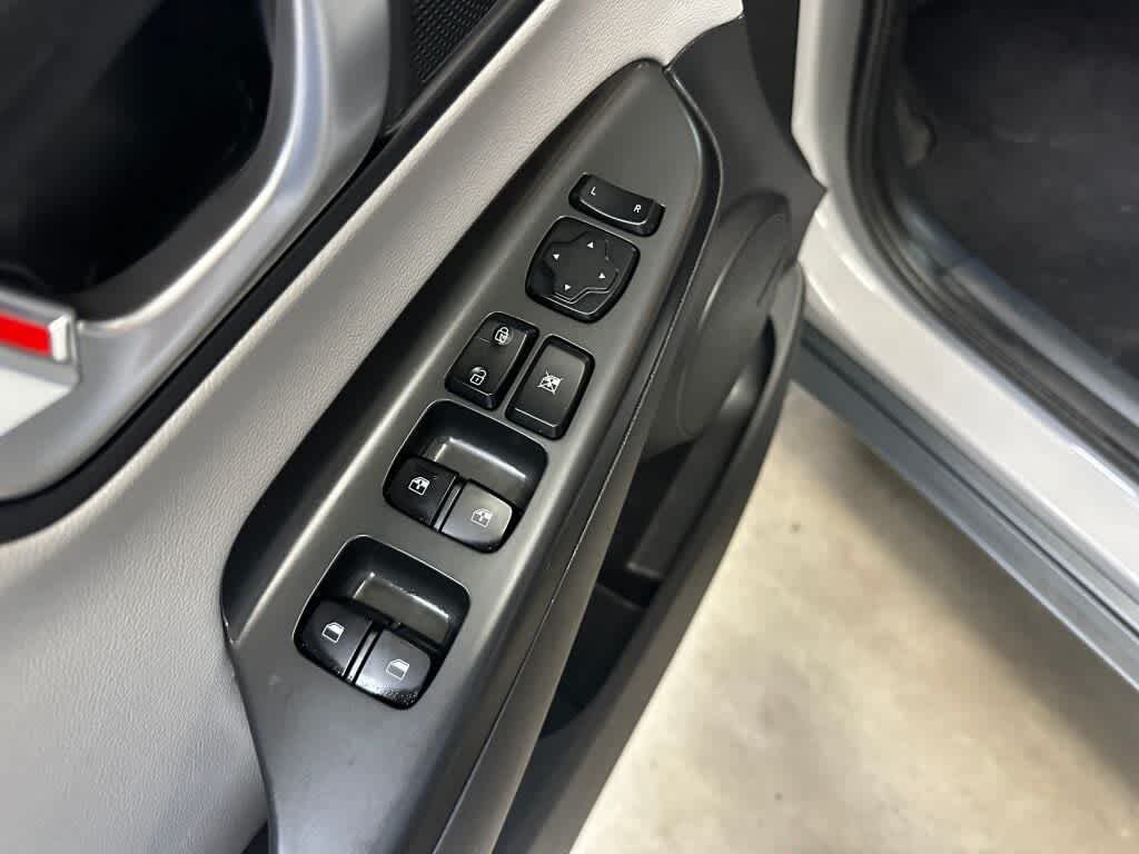 Used 2023 Cyber Silver Hyundai Limited image 12