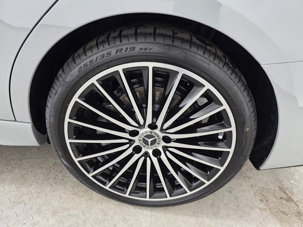 New 2026 MANUFAKTUR Alpine Grey Mercedes-Benz C 300 image 12