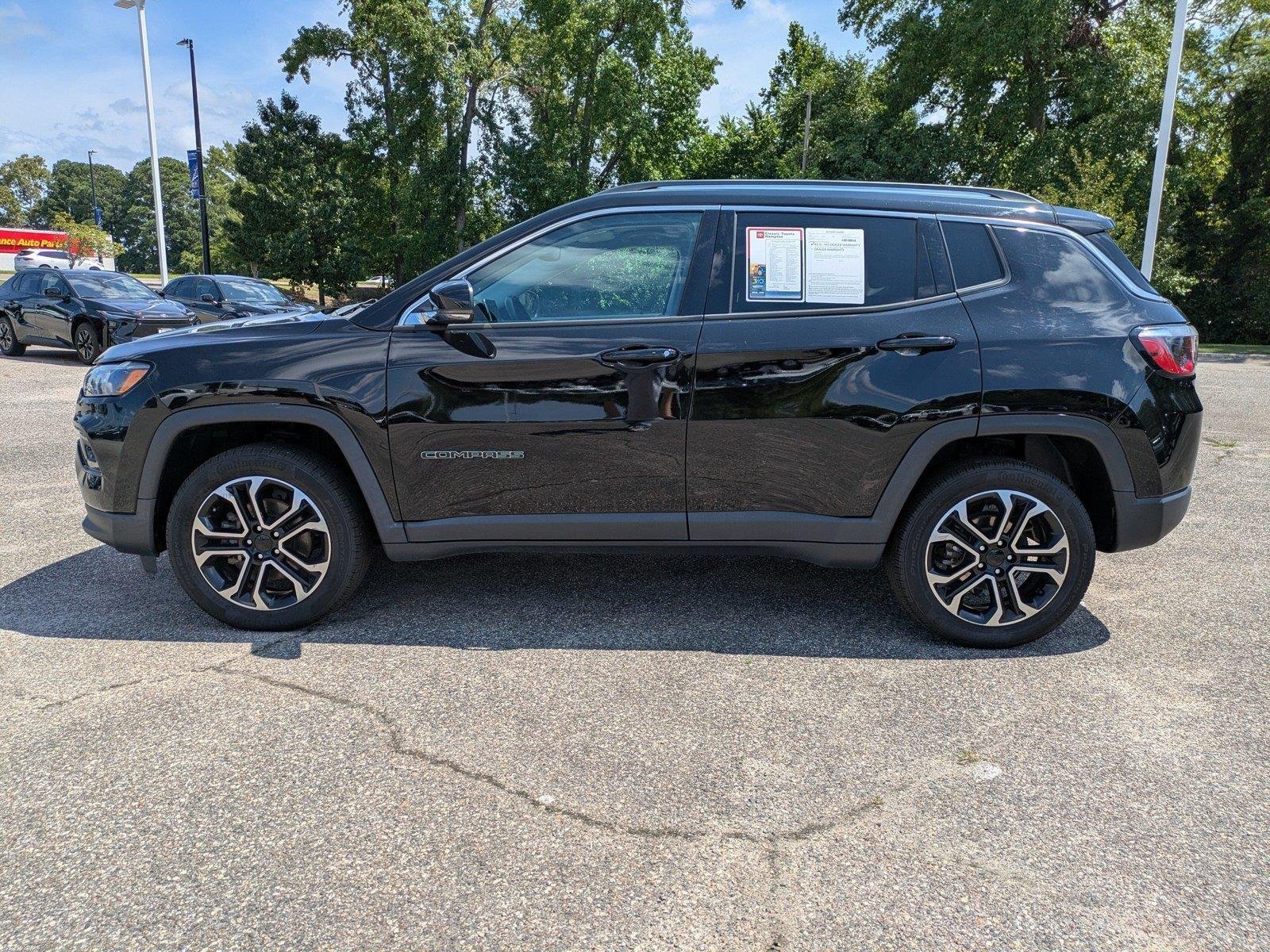 Used 2022 Diamond Black Crystal Pearlcoat Jeep Limited image 7