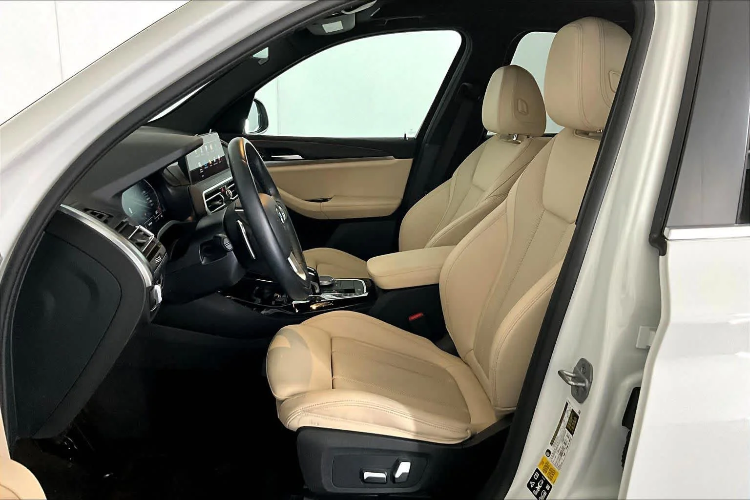 Used 2023 Alpine White BMW xDrive30i image 9