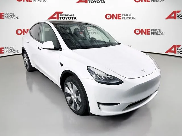 Used 2023  Tesla Long Range image 1