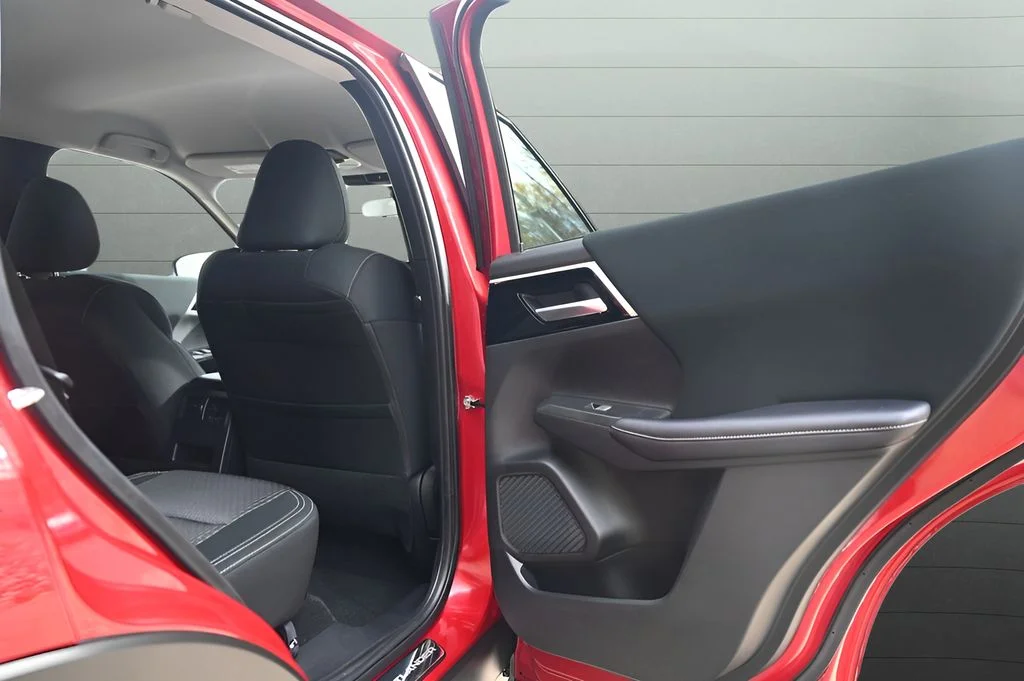 Used 2024 Red Mitsubishi ES image 42