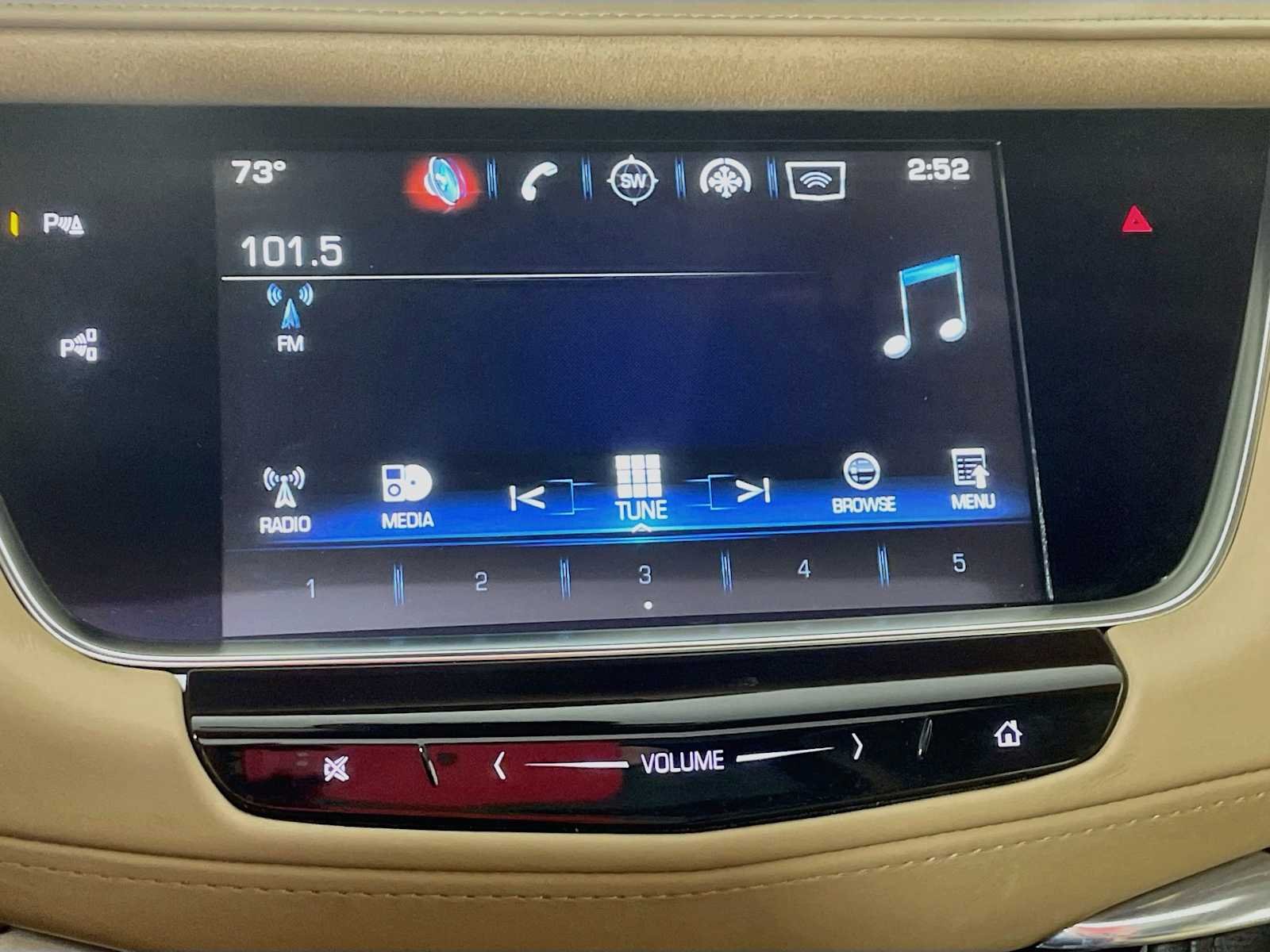 Used 2019 Crystal White Tricoat Cadillac Platinum AWD image 13