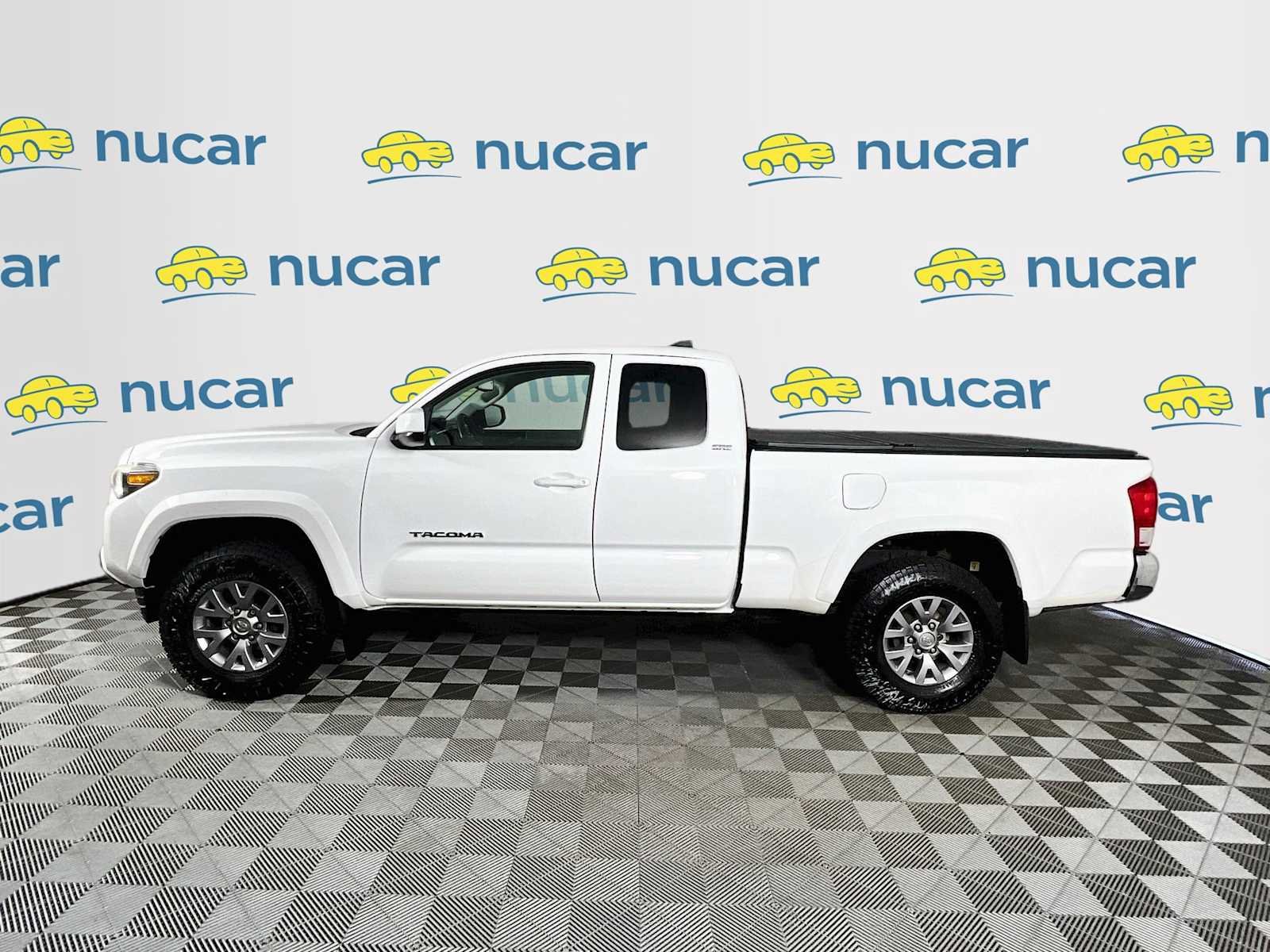 Used 2017 Super White Toyota SR5 image 4