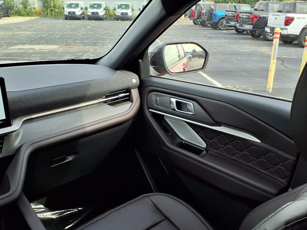 New 2027 Ruby Red Metallic Tinted Clearcoat Ford Platinum™ image 27