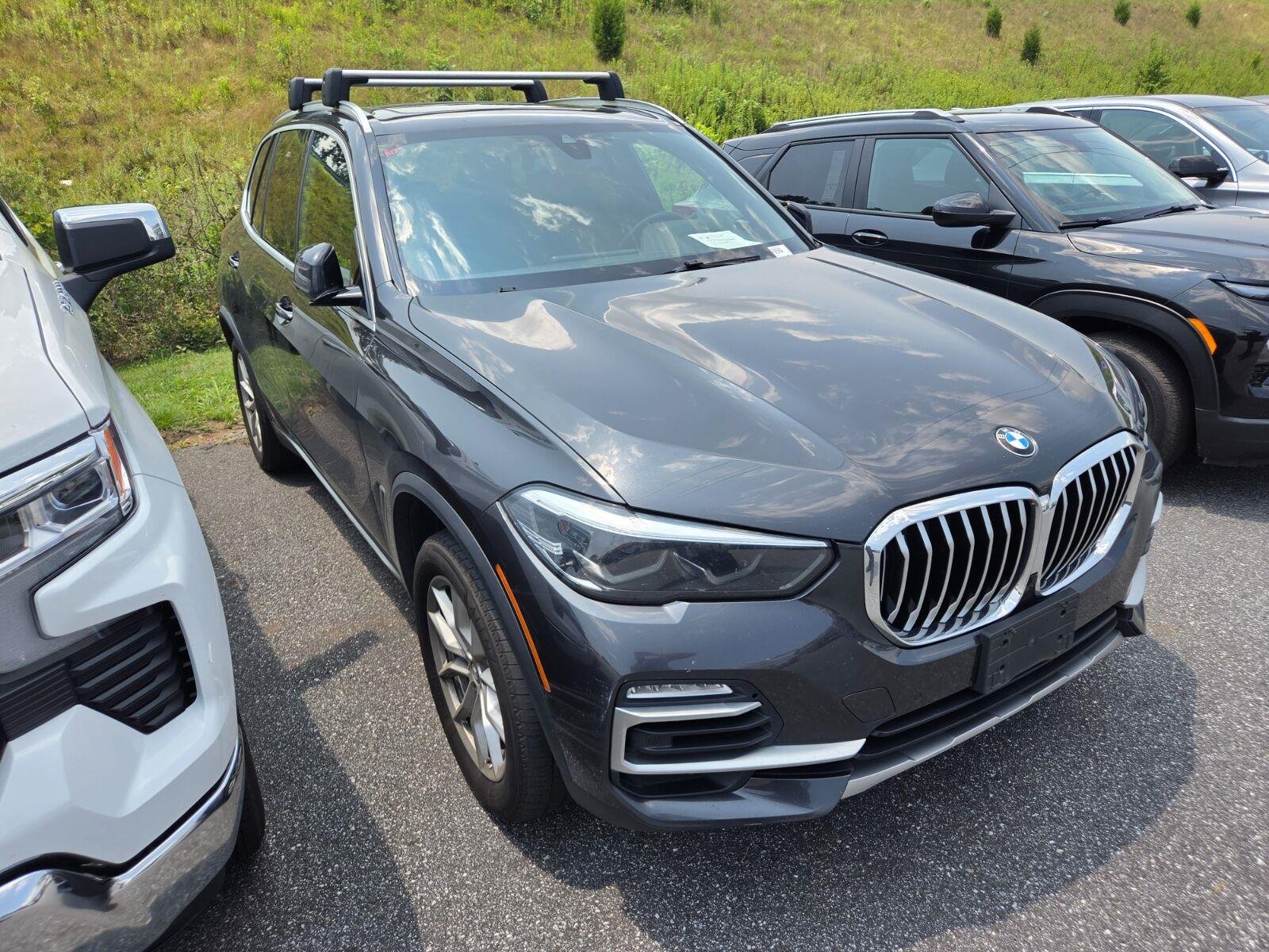 Used 2019 Grey BMW xDrive40i image 3
