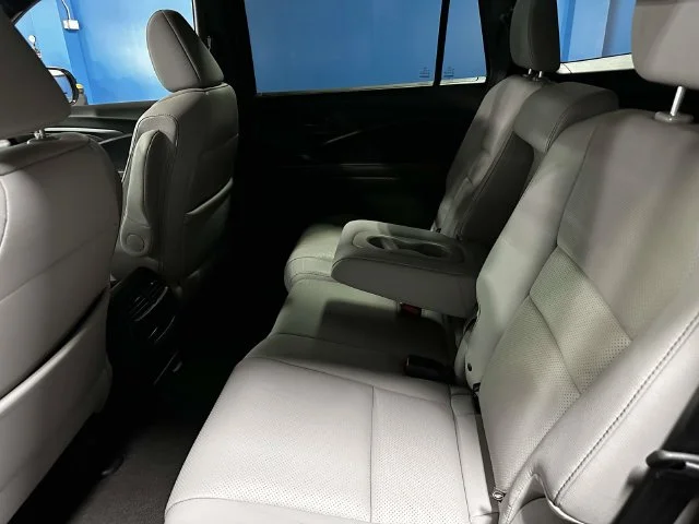 Certified Used 2023 Lunar Silver Metallic Honda AWD EX-L image 15