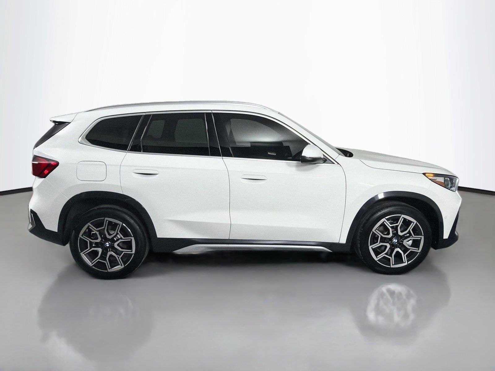 New 2026 Alpine White BMW xDrive28i image 4