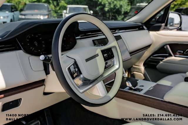 Used 2024  Land Rover SE image 15