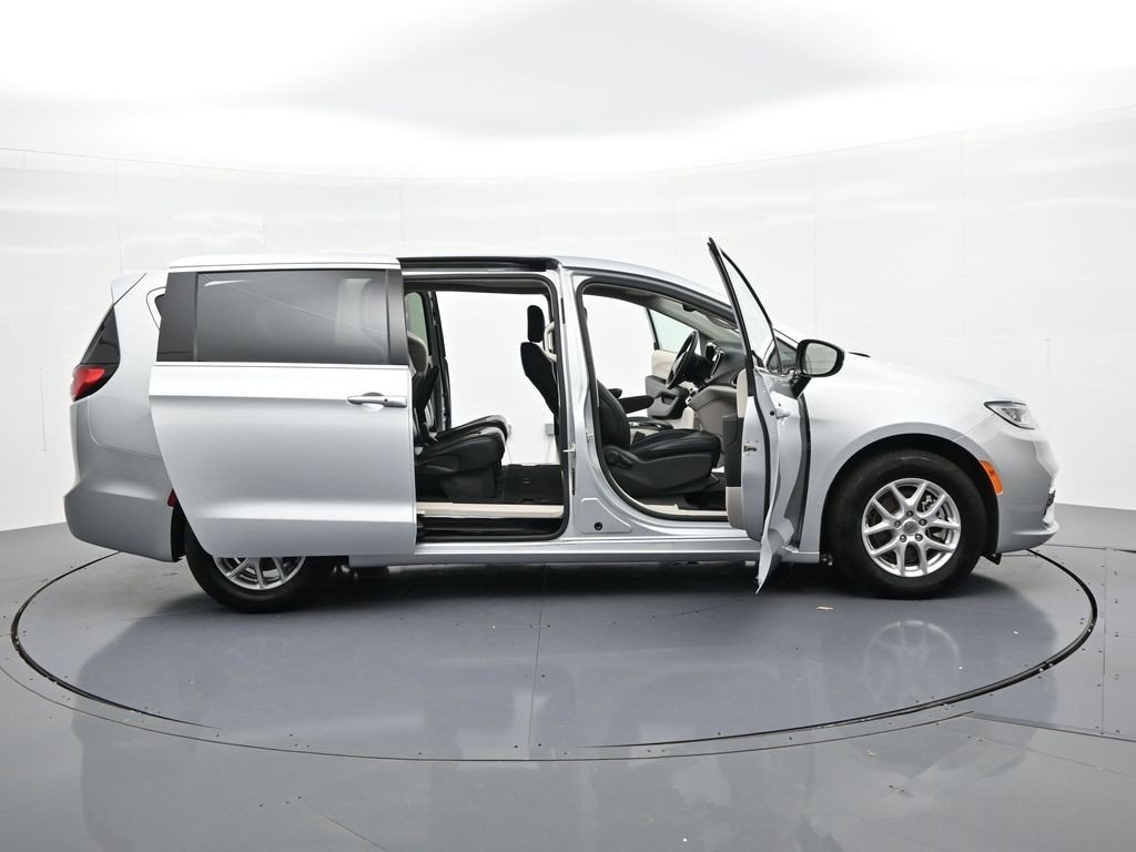Used 2024 Silver Mist Clearcoat Chrysler Touring L FWD image 24