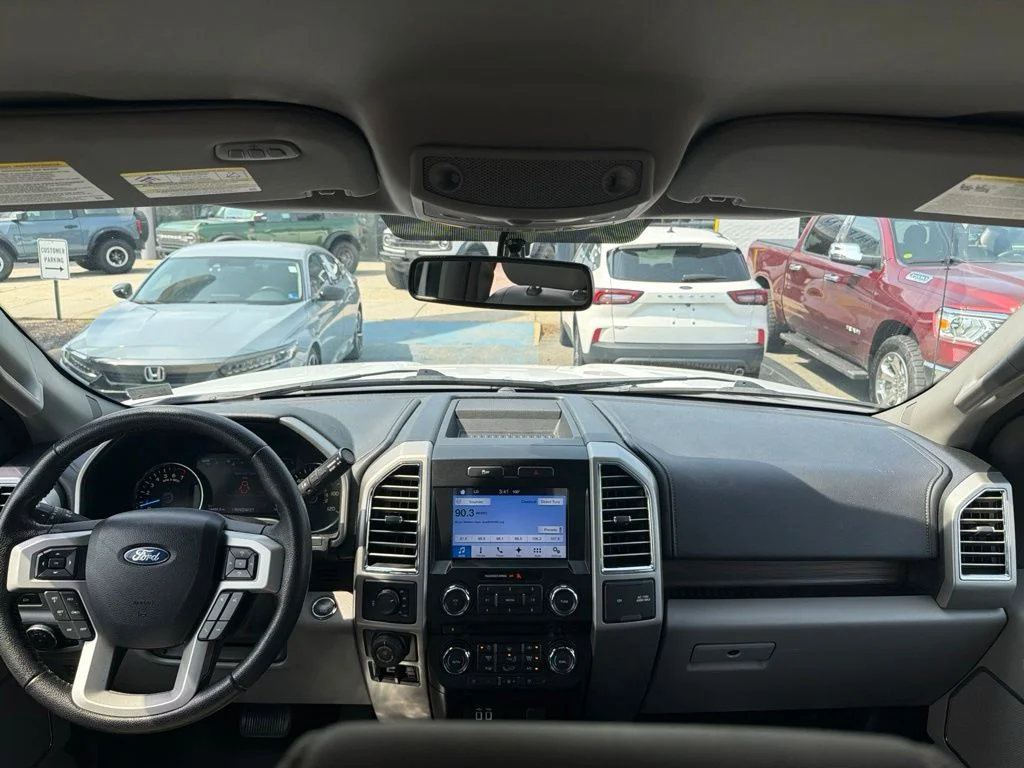 Used 2016 White Ford Lariat image 9
