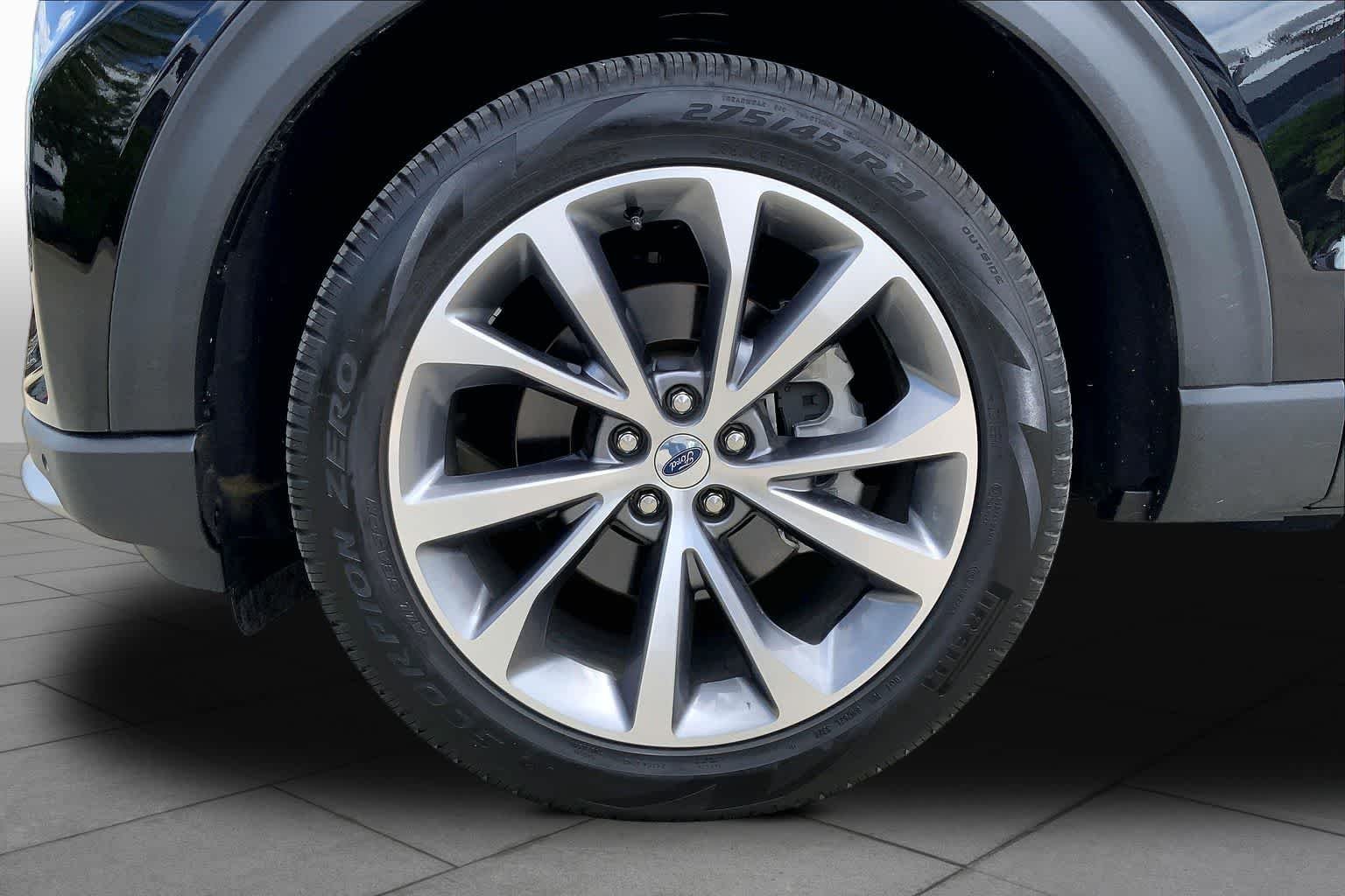 Used 2025 Agate Black Metallic Ford Platinum image 11