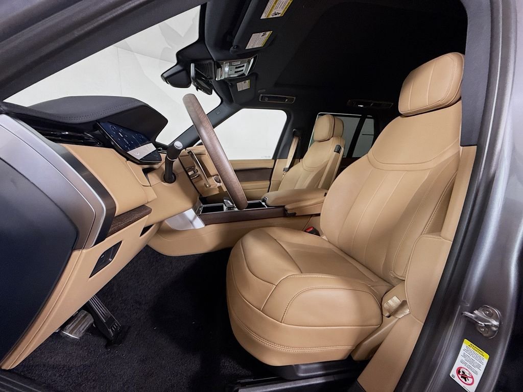 New 2026 Eiger Grey Land Rover SE image 11