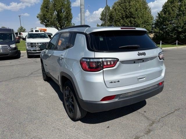Used 2025 Silver Zynith Jeep Latitude image 8