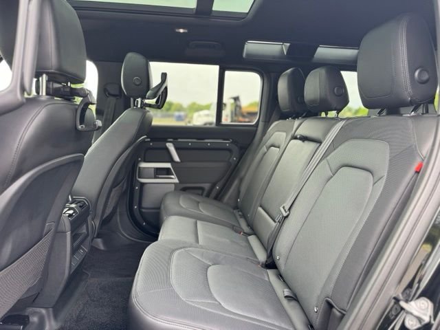 Used 2023 Black Land Rover X-Dynamic SE image 11