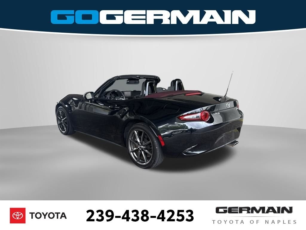 Used 2018 Black Mazda Grand Touring Clean Carfax, Local Trade In. image 4
