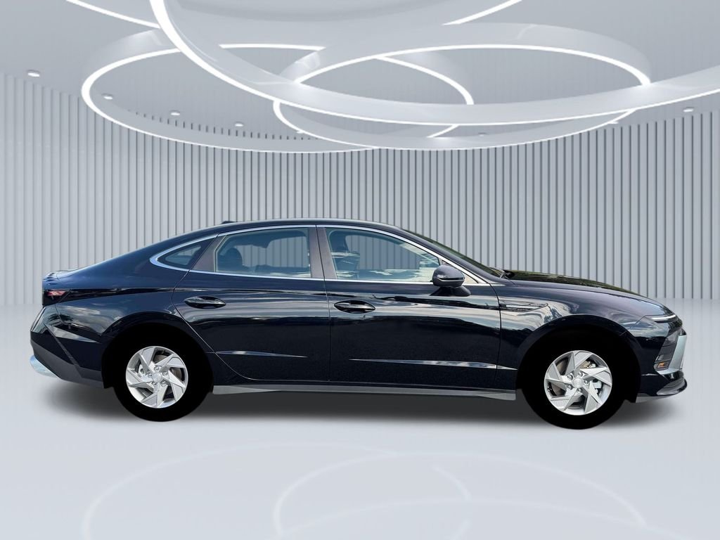 New 2026 Black Hyundai SE image 28