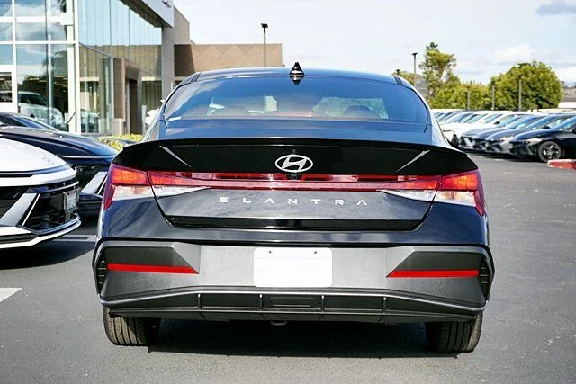Used 2026 Black Hyundai SEL Sport image 8