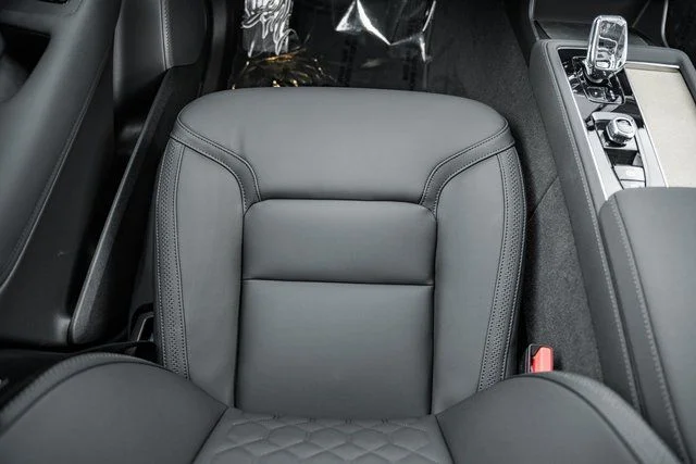 New 2026 Vapour Grey Volvo B6 Plus 7-Seater image 30