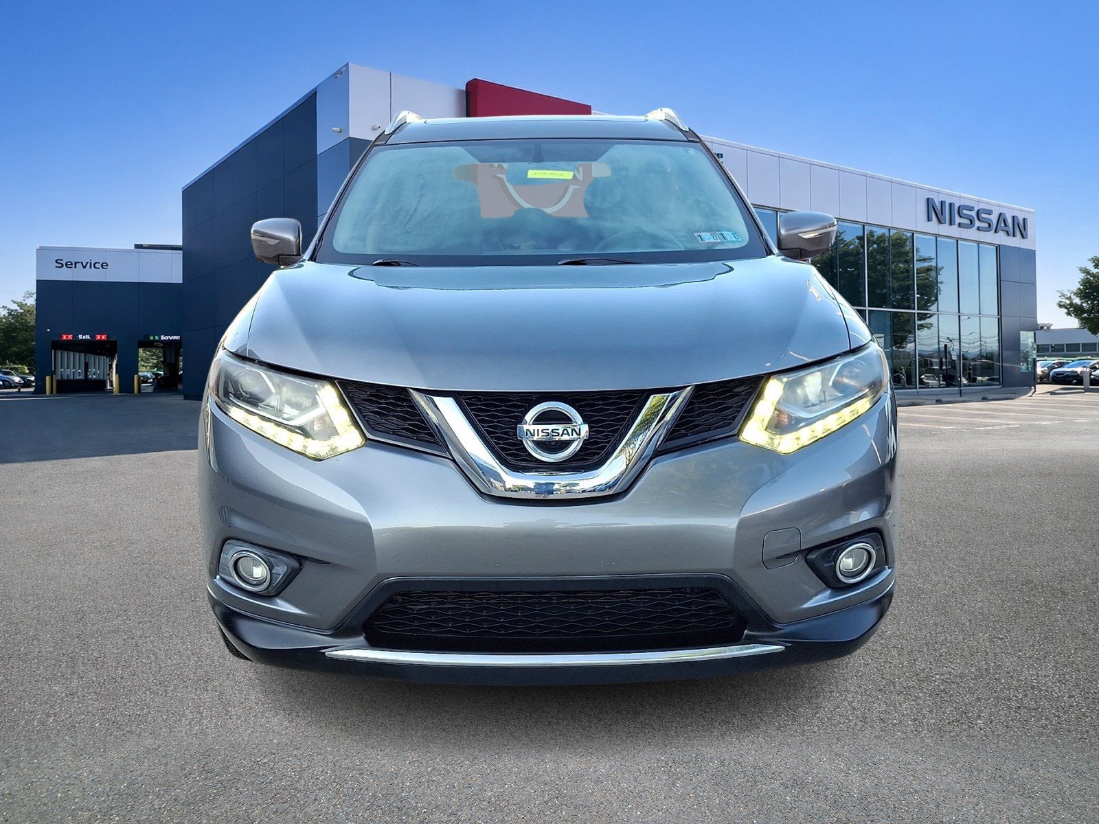 Used 2014 Gun Metallic Nissan SL image 1