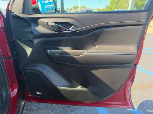 Used 2023 VOLCANIC RED TINTCOAT GMC SLT image 10