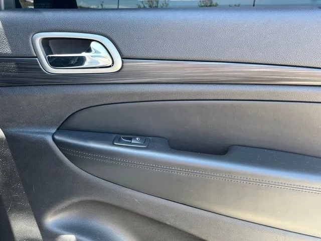 Used 2021 White Jeep Laredo X image 27