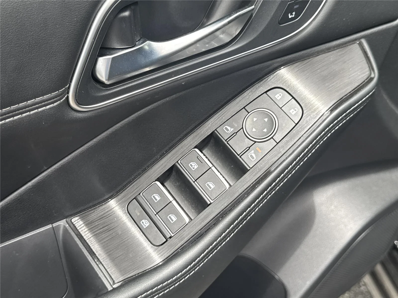Used 2026 Super Black Nissan Platinum image 18