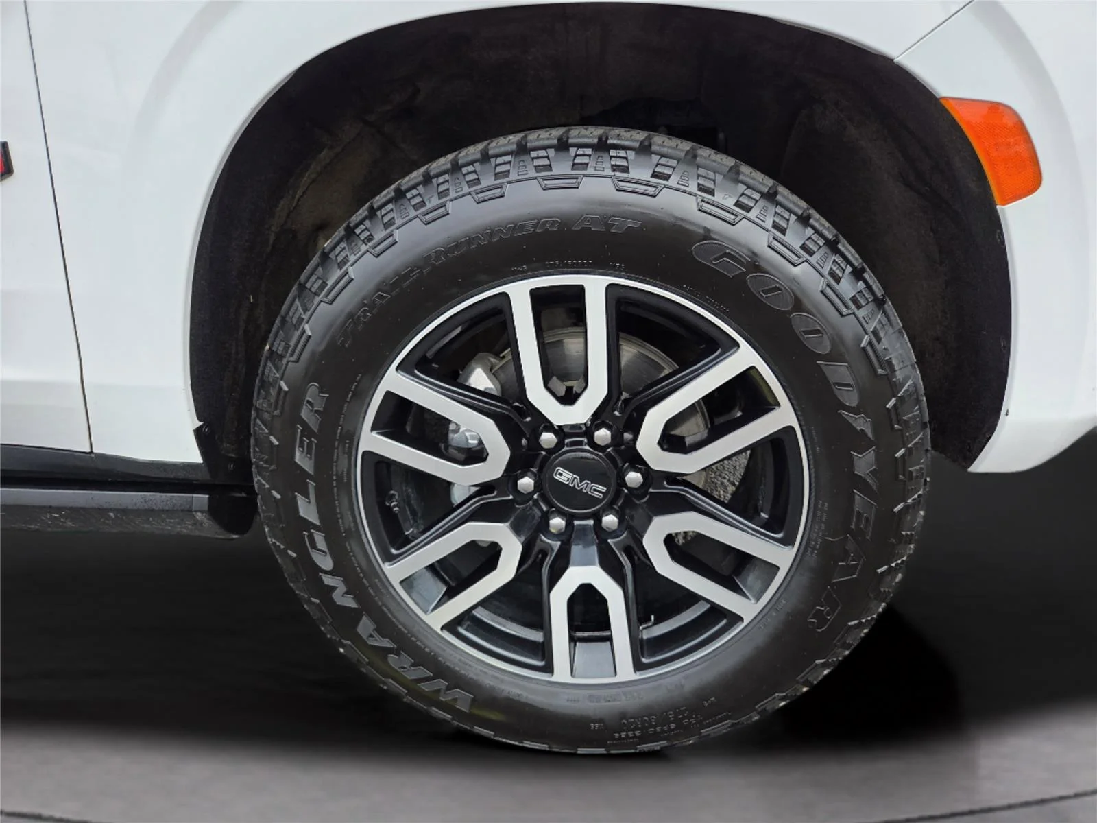 Used 2023 Summit White GMC AT4 image 33
