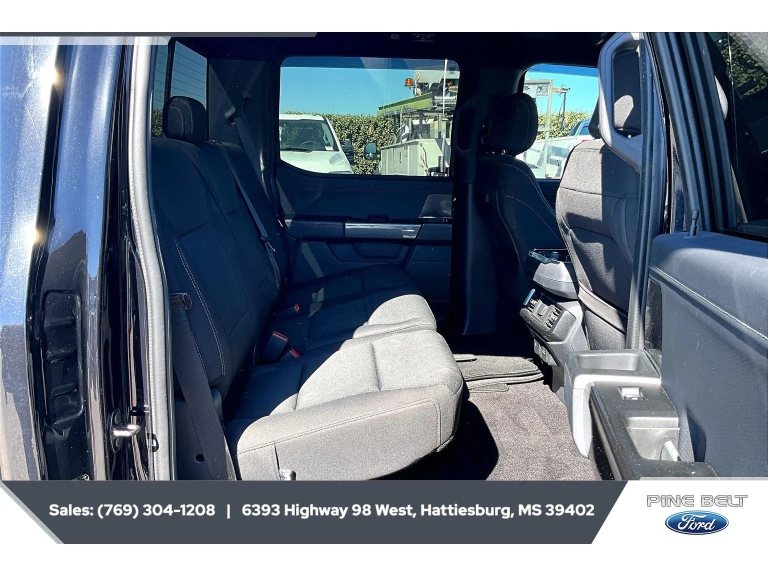 Used 2021 Agate Black Metallic Ford XLT image 6