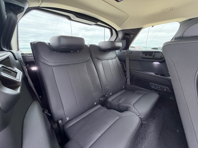 New 2027 Fuji White Land Rover SE image 17
