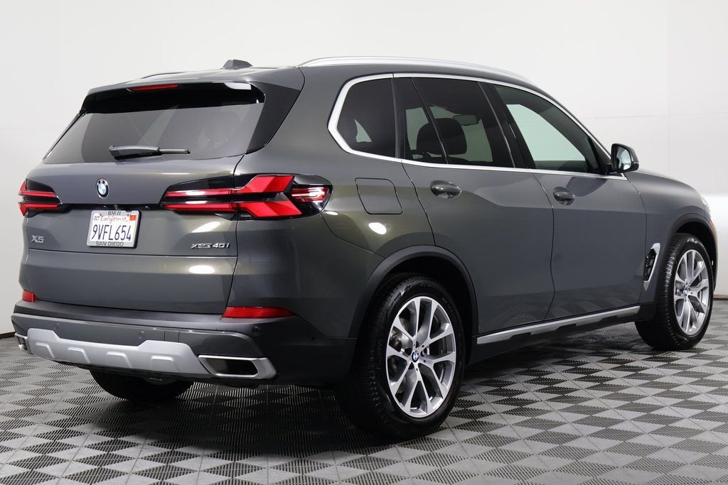 Used 2026 Gray BMW xDrive40i image 4