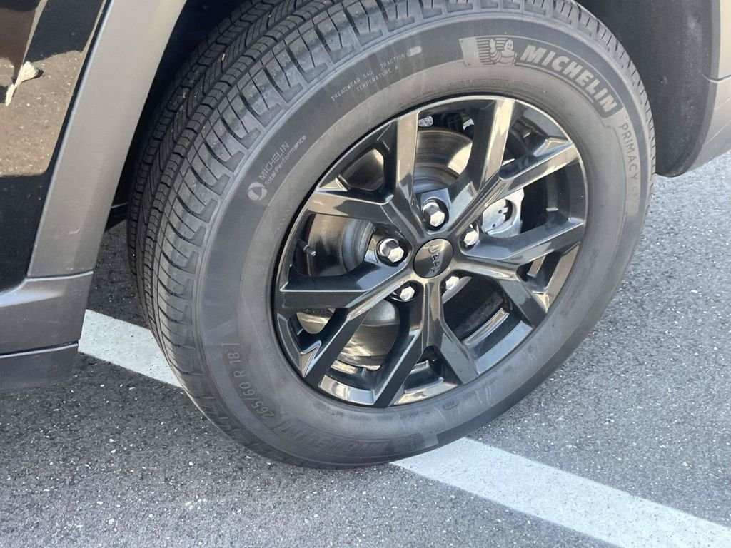Used 2025 Black Jeep Altitude image 9