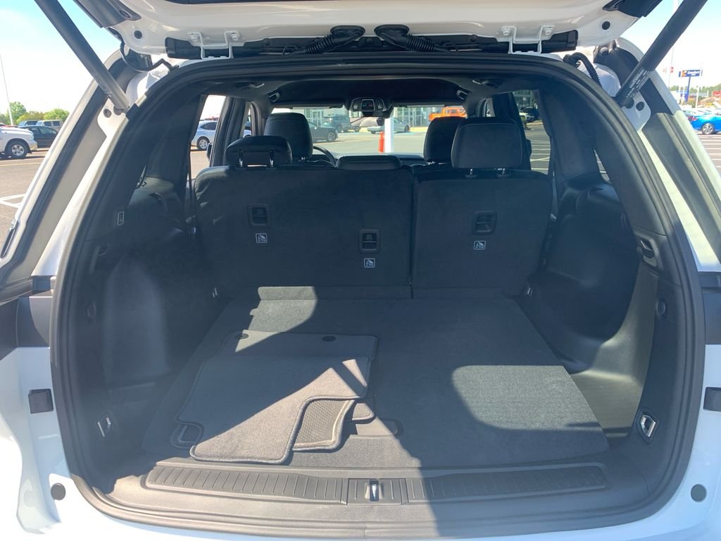 New 2026 Bright White Clear-Coat Exterior Paint Jeep Laredo Altitude image 9