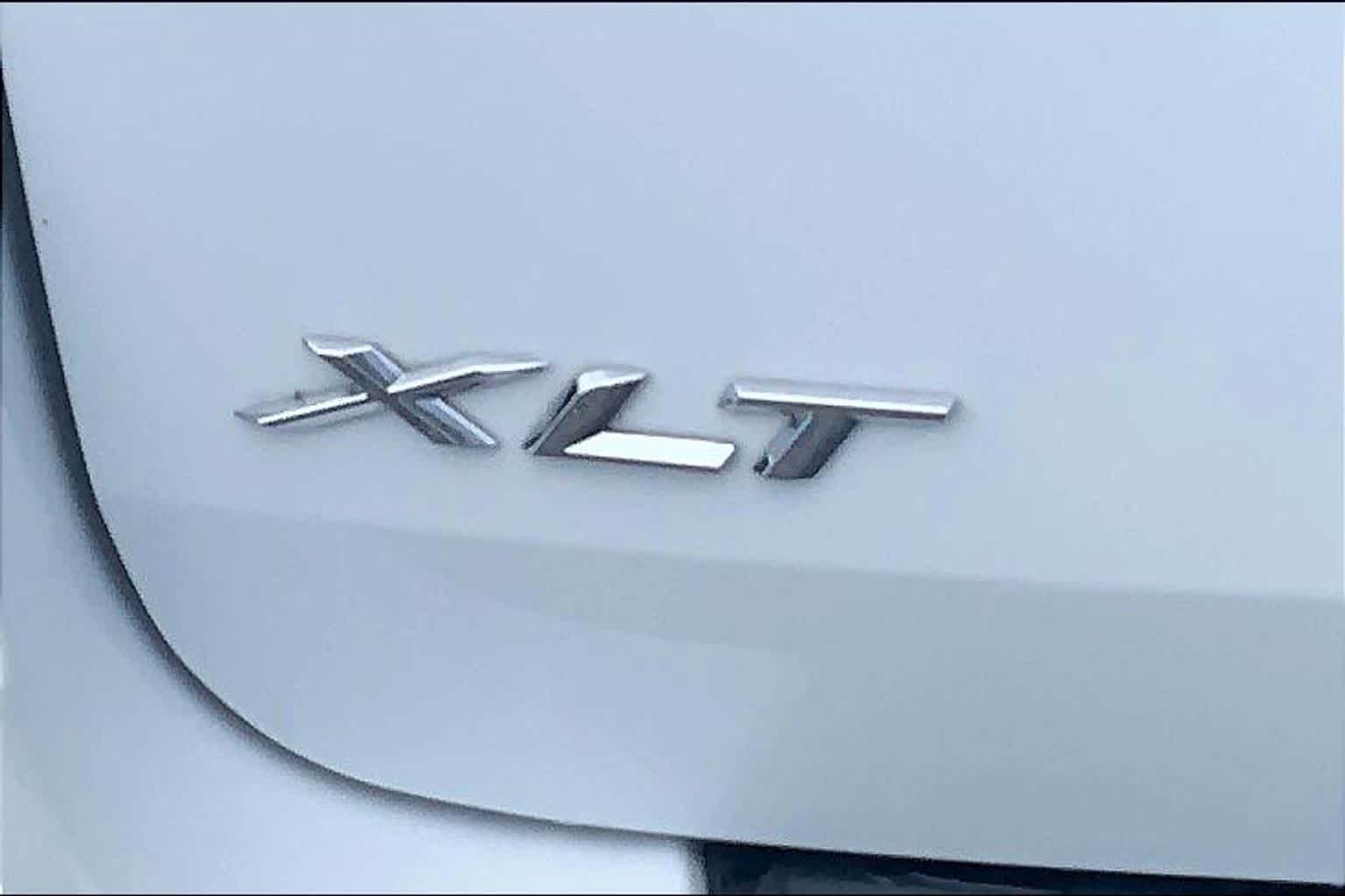 Used 2022 Oxford White Ford XLT image 10