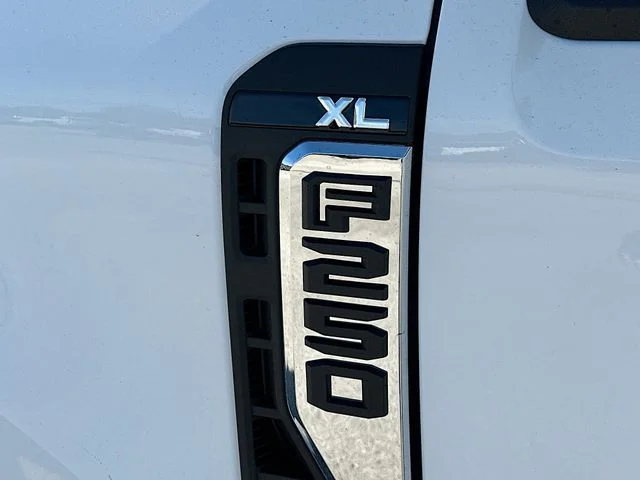 New 2026 Oxford White Ford XL image 17