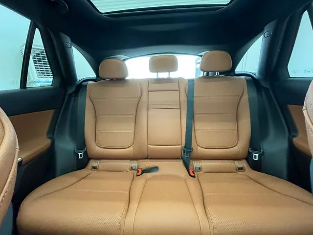 New 2027 White Mercedes-Benz GLC 300 image 7