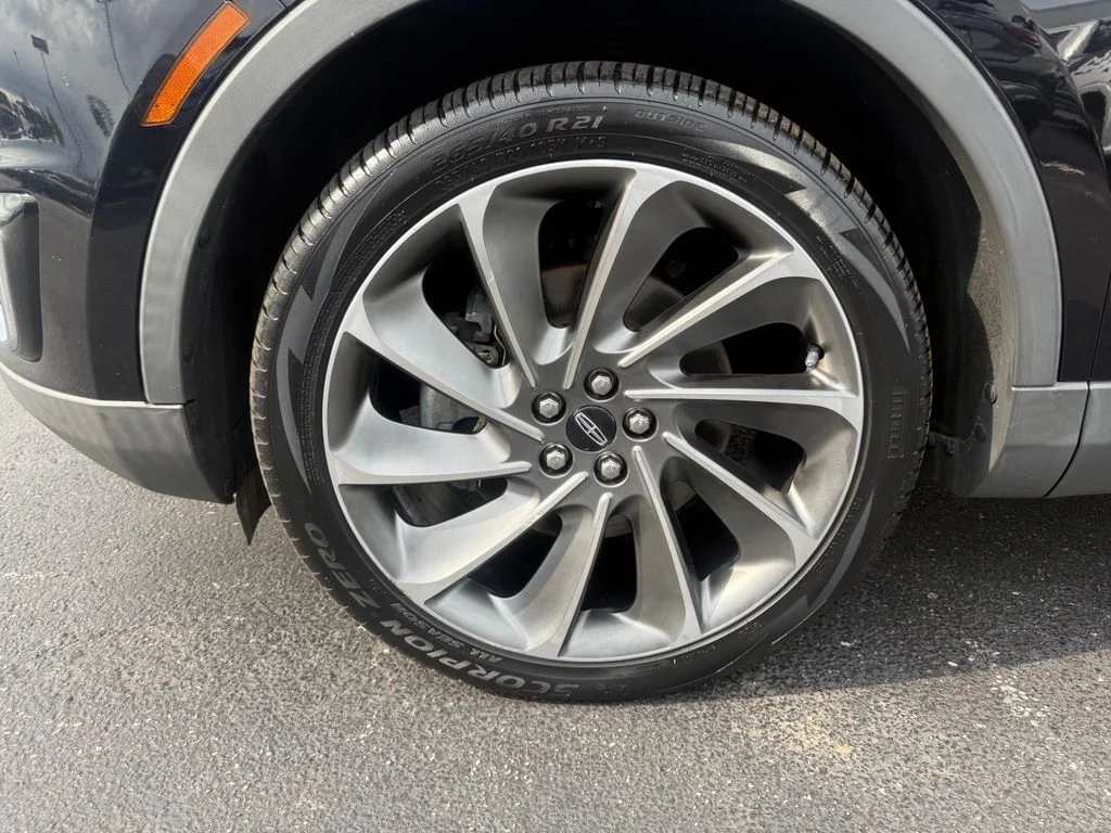 Used 2019 Black Lincoln Reserve image 13