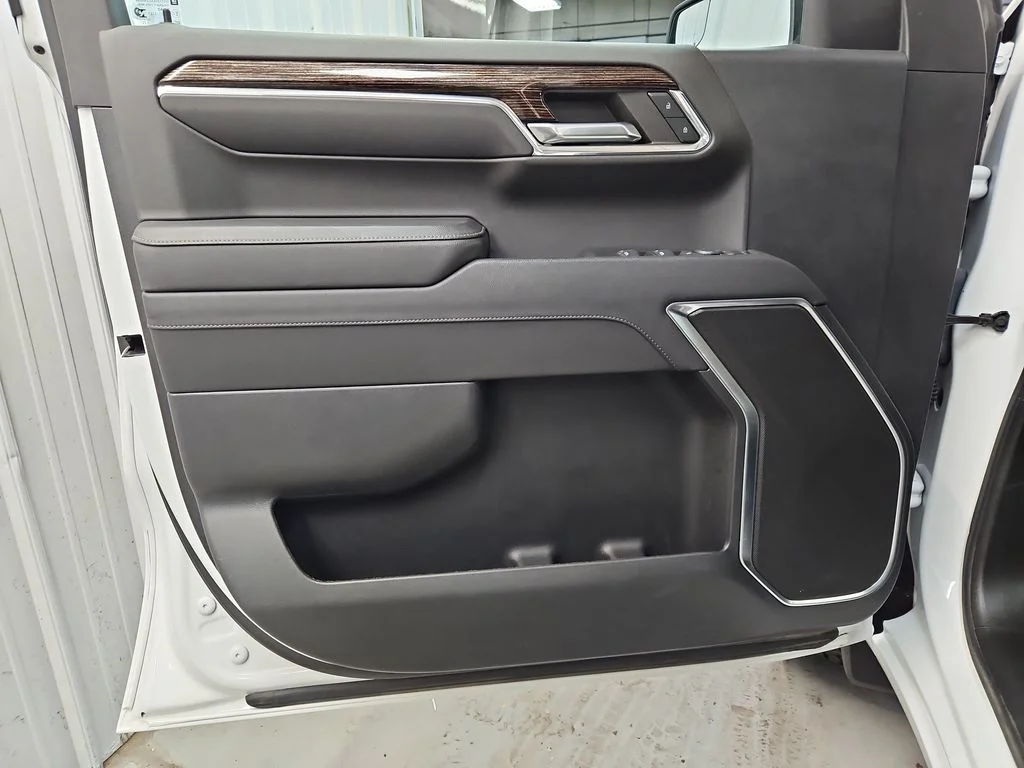 Used 2023 White GMC Elevation image 15