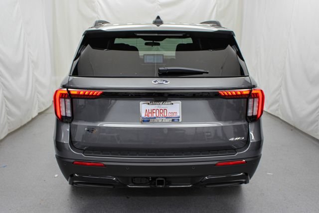 New 2026 Carbonized Gray Metallic Ford ST-Line image 8