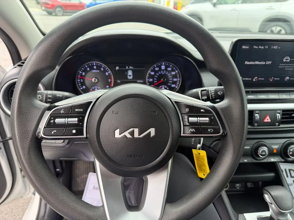 Used 2023 White Kia LXS image 15
