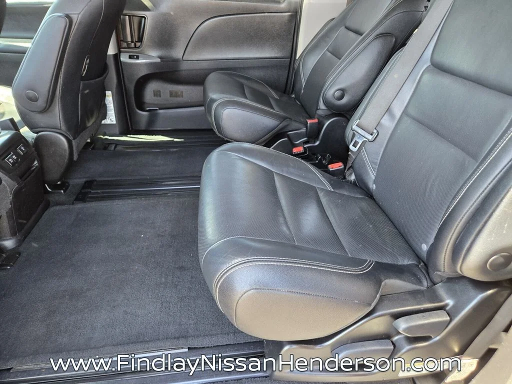 Used 2018 Red Toyota SE Premium image 12