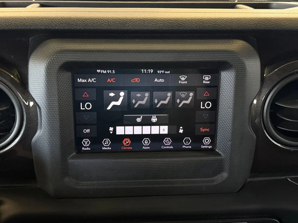 Used 2019 Silver Jeep Unlimited Sport Altitude image 25