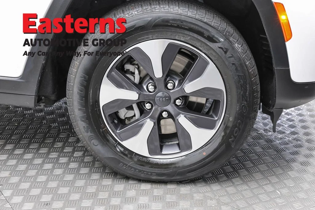 Used 2024 White Jeep 4xe image 34
