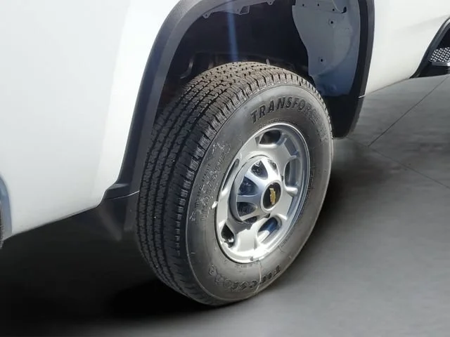 New 2025 Summit White Chevrolet WT image 19