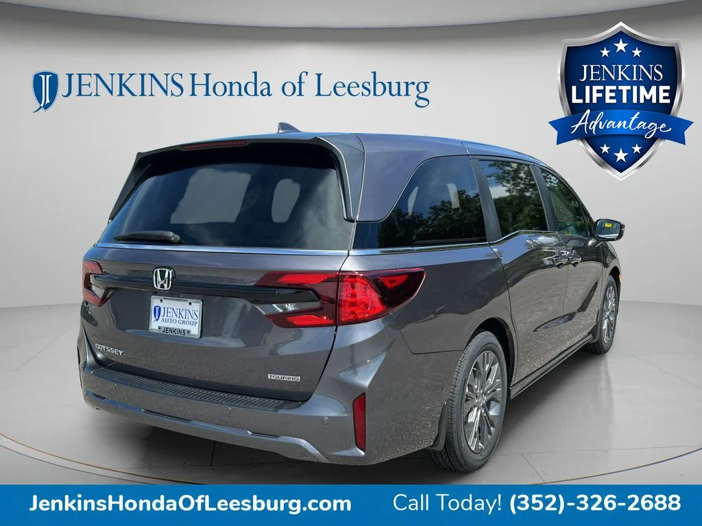 New 2027 Modern Steel Metallic Honda Touring image 3