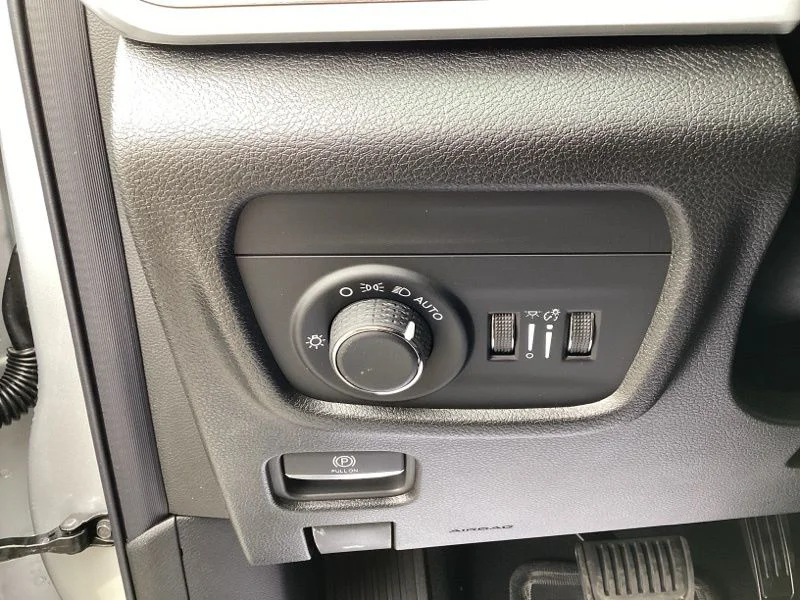 New 2026 Silver Zynith Exterior Paint Jeep Altitude image 31