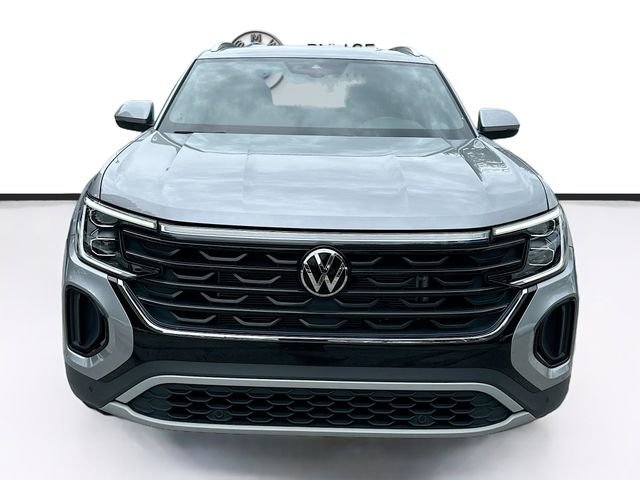 Used 2025  Volkswagen 2.0T SE w/Technology image 2
