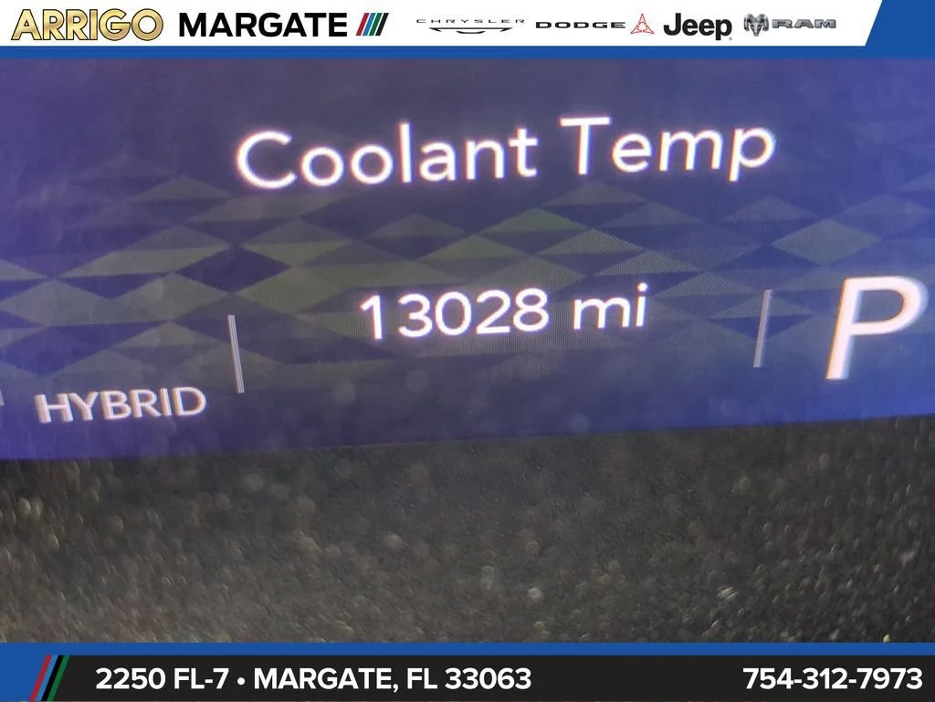 Used 2025 Granite Crystal Metallic Clearcoat Jeep Sahara image 30